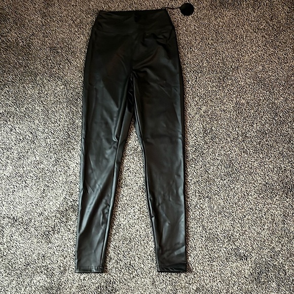 Aerie Offline faux leather leggings size Small Short/petite - Picture 2 of 3
